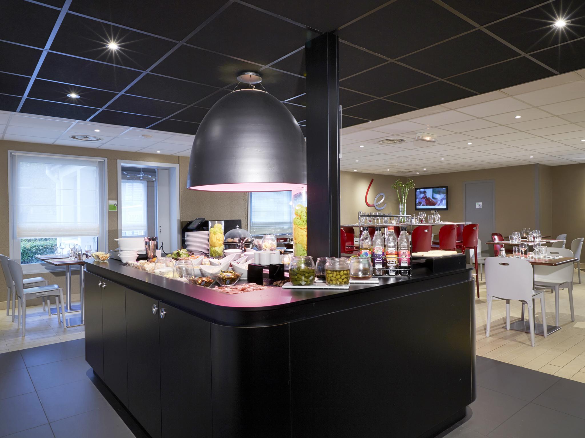 Campanile Montesson - Le Vesinet Hotel Екстериор снимка