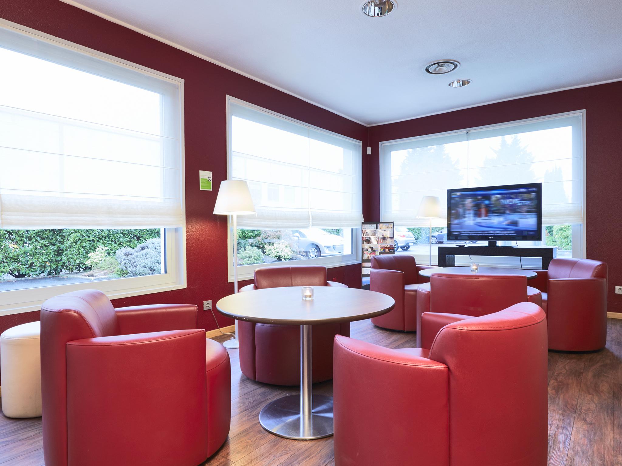 Campanile Montesson - Le Vesinet Hotel Екстериор снимка