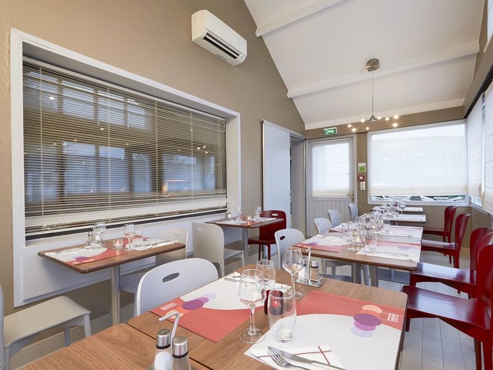 Campanile Montesson - Le Vesinet Hotel Ресторант снимка